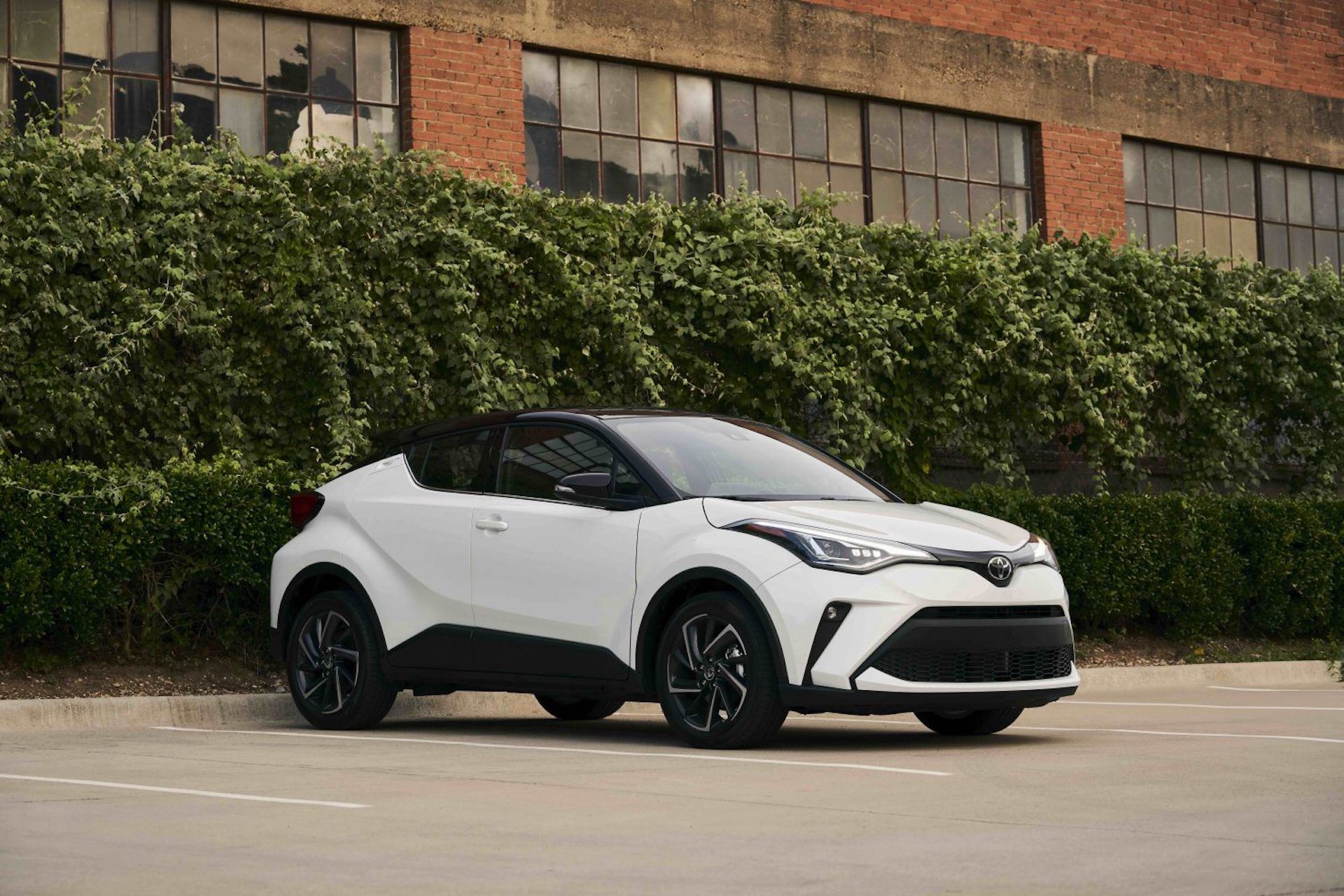 toyota chr hybrid 2021